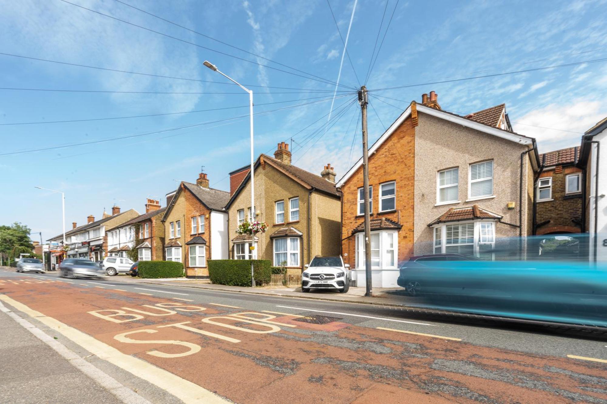 Newly Designed, 2Br Apt, 5Min From Northwood London Tube Station, Nato Hq, Ideal For Wembley, Warner Studio, Contractors 외부 사진