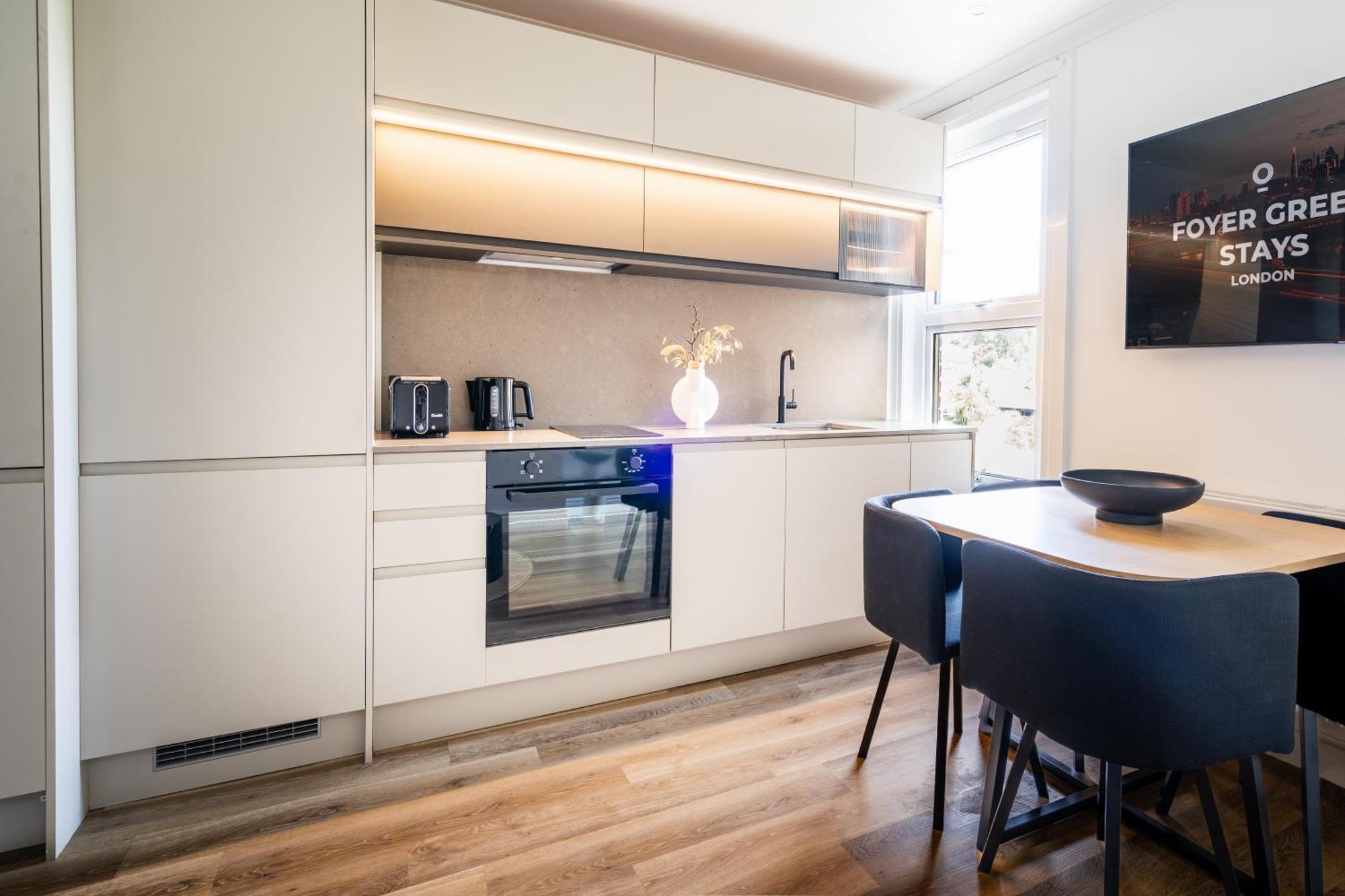 Newly Designed, 2Br Apt, 5Min From Northwood London Tube Station, Nato Hq, Ideal For Wembley, Warner Studio, Contractors 외부 사진