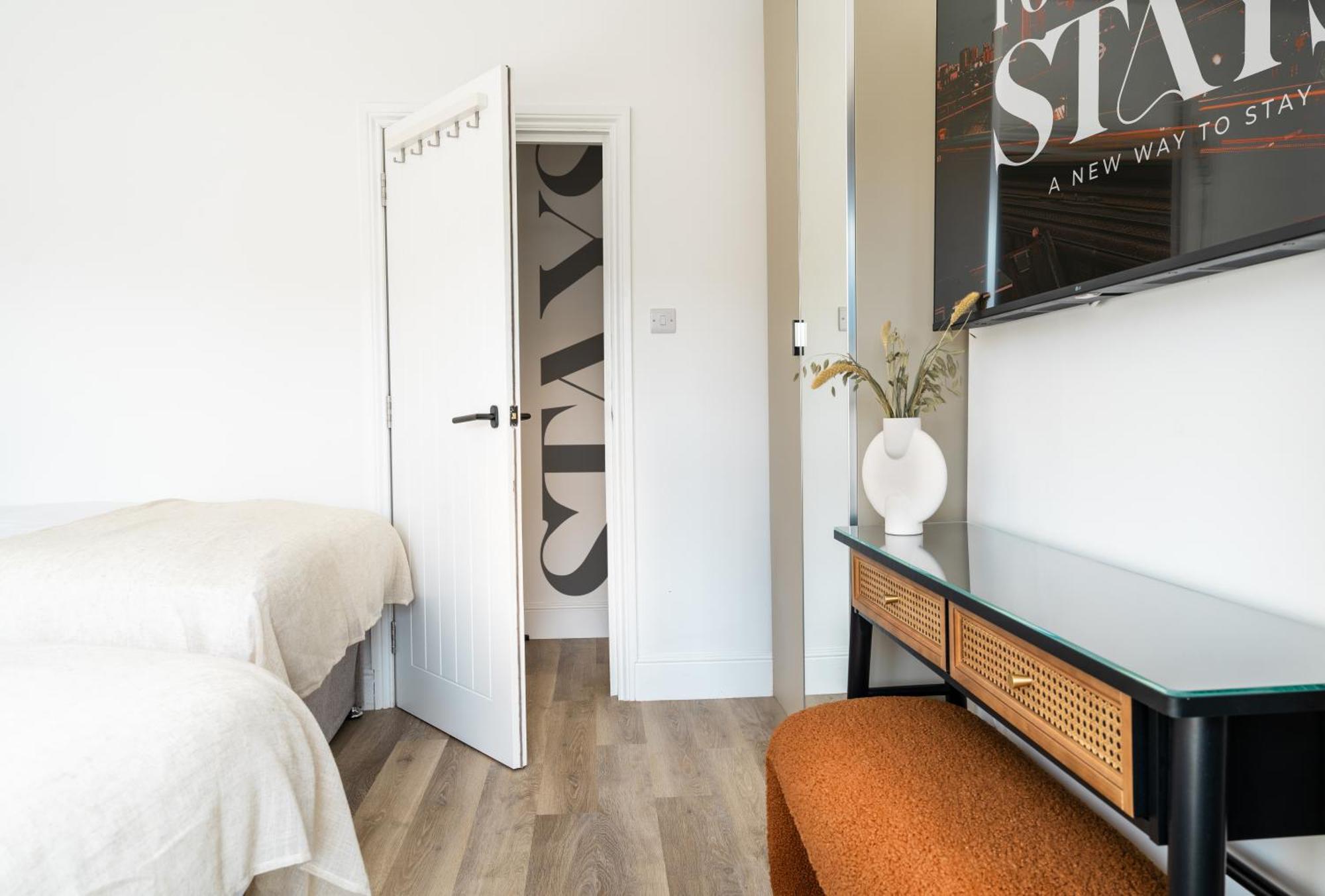 Newly Designed, 2Br Apt, 5Min From Northwood London Tube Station, Nato Hq, Ideal For Wembley, Warner Studio, Contractors 외부 사진